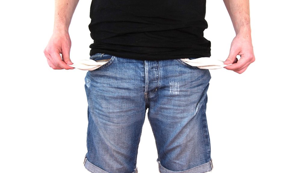 Nur Fusseln in der Tasche aber ein Berg an Arbeitsmaterialien zu besorgen? Dann ist Kreativität angesagt – und unser Ratgeber.