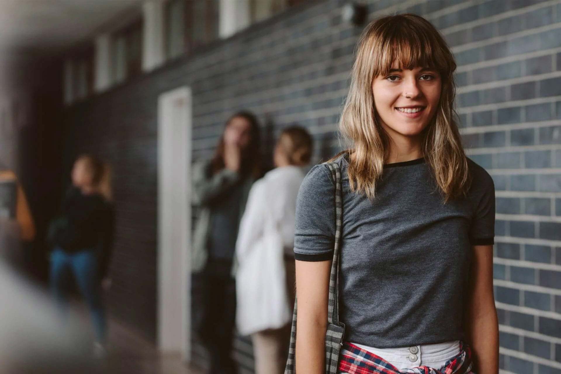 Schon einmal als Tipp vorweg: Um Leute kennenzulernen und neue Wenn du an einer neuen Uni bist, die evtl. sogar in einer neuen Stadt ist Introvertiert? So findest du dennoch neue Leute | UNIMAG