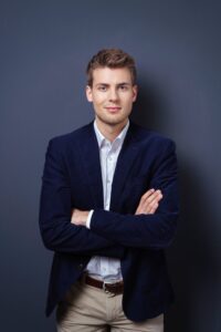 Der professionelle Look für das Gespräch richtet sich nach den allgemeinen Regeln für ein Business-Outfit und nach der jeweiligen Branche.