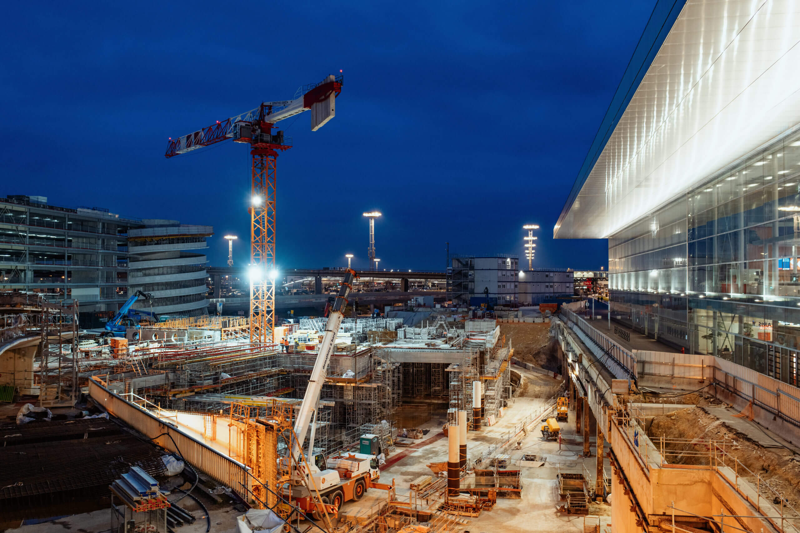 Baustelle mit Kran