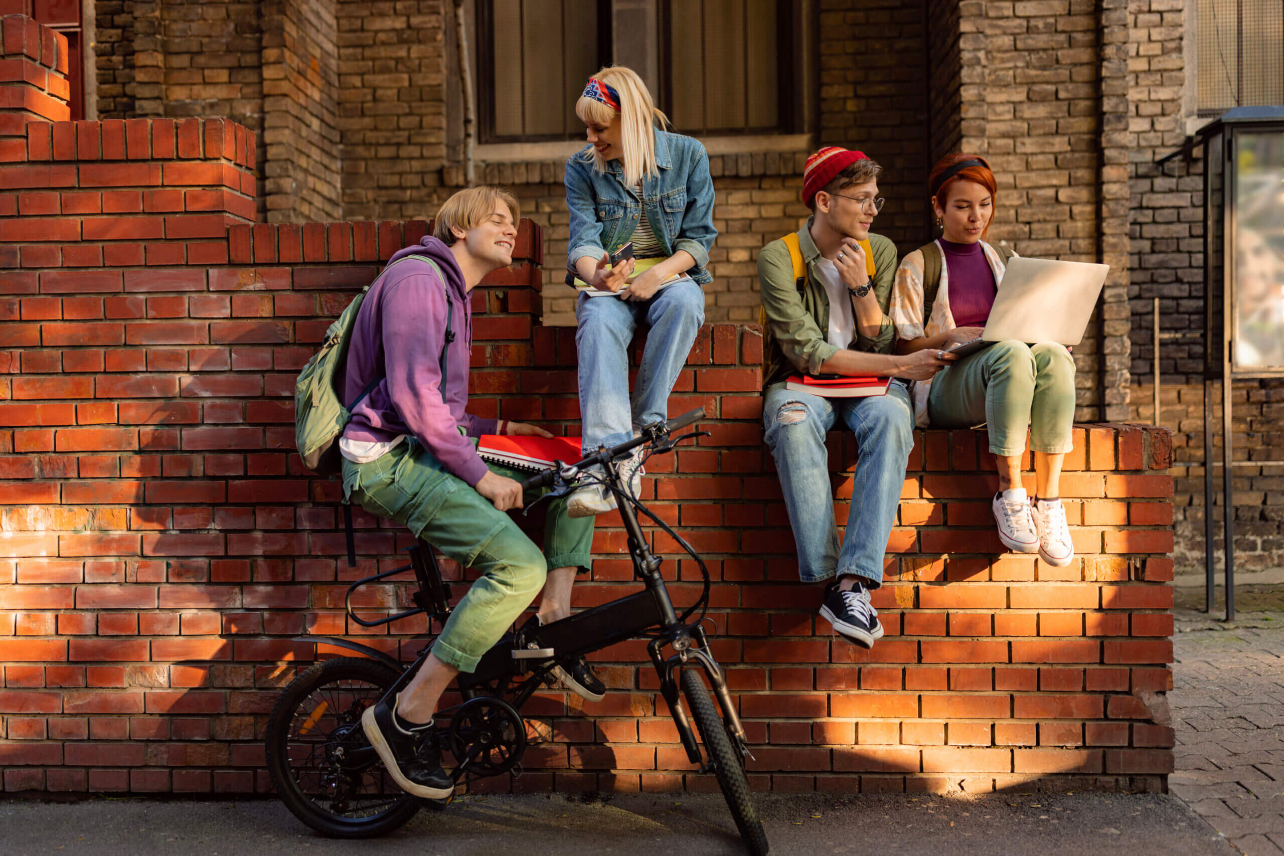College-Freunde entspannen