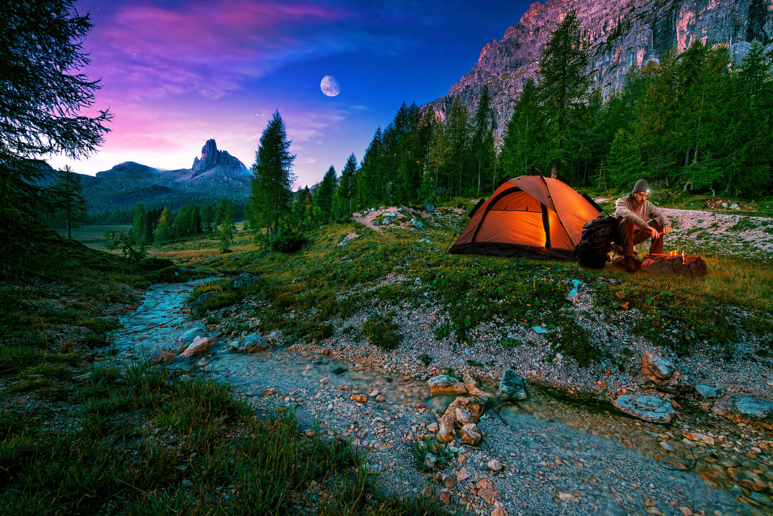 Camping bei Nacht mit Lagerfeuer
